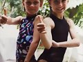 Claire Holt de peque&ntilde;a con su amiga Stacey Kenealy