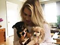 Claire Holt en su sitio de rescate de animales