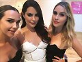 Claire Holt en la boda de una amiga