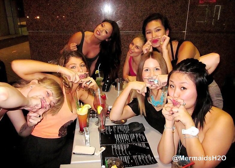Cariba Heine, Jordan Loukas y amigas