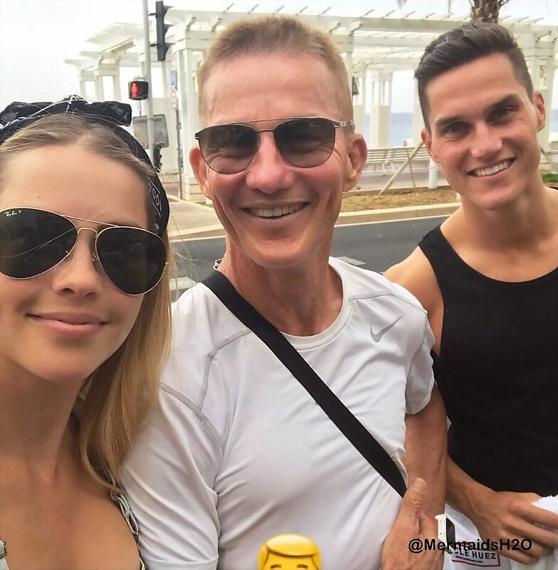 Claire Holt con su familia. / June 2017