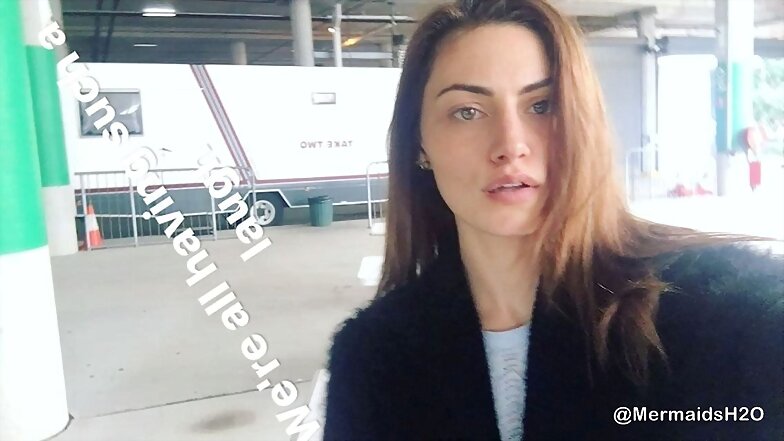 Phoebe Tonkin en la mini serie Safe Harbour (2017)