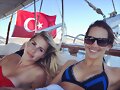 Claire Holt con su hermana en Turqu&iacute;a. / July 2017