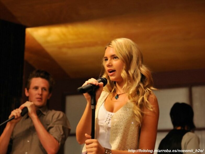 Bella cantando