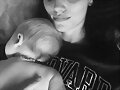 Phoebe Tonkin con el bebe de Teresa Palmer