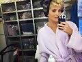 Amy Ruffle behind the scenes en Mako Mermaids