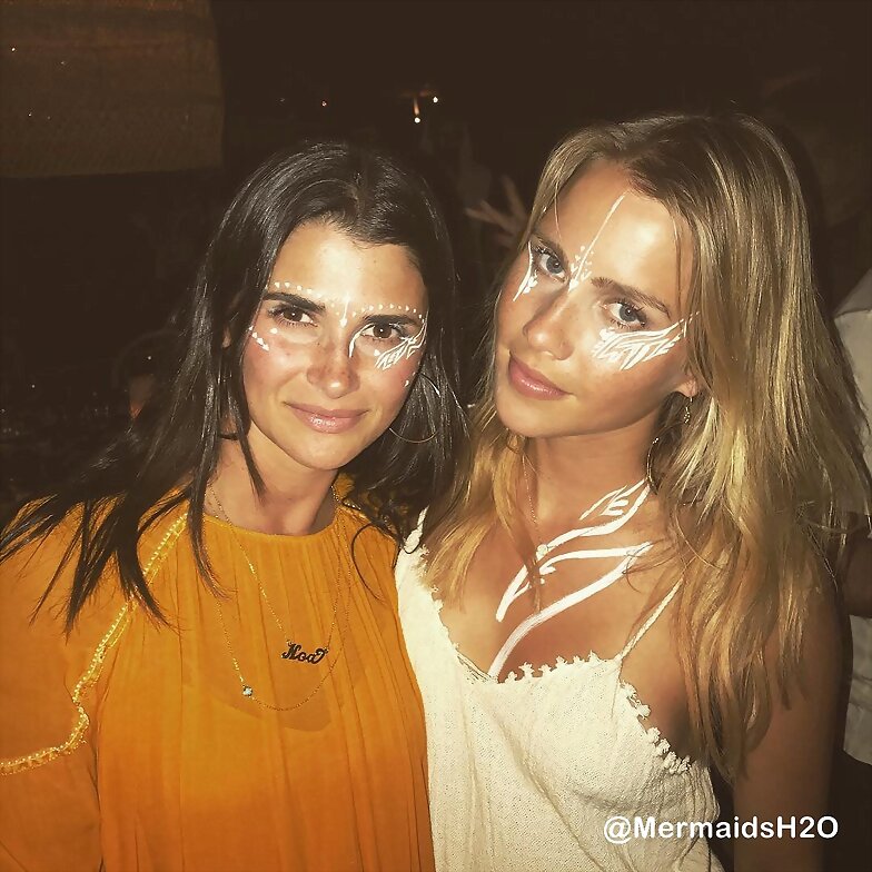 Claire Holt de vacaciones en Mykonos. / July 2017