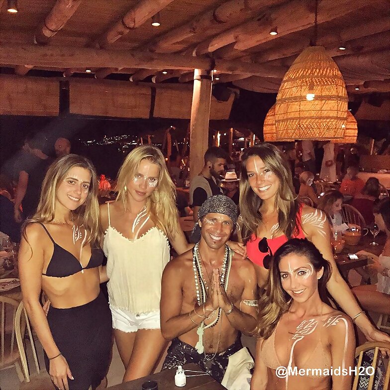 Claire Holt de vacaciones en Mykonos. / July 2017
