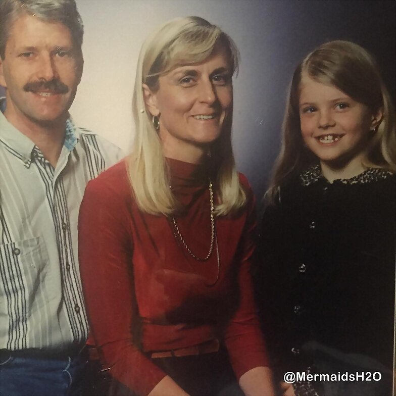 Amy Ruffle de pequeña con sus padres
