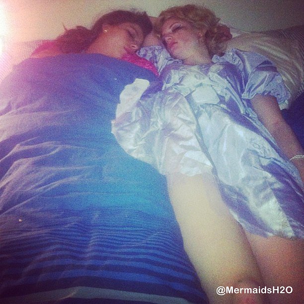 Cariba Heine & Jordan Loukas - Fiesta de Halloween