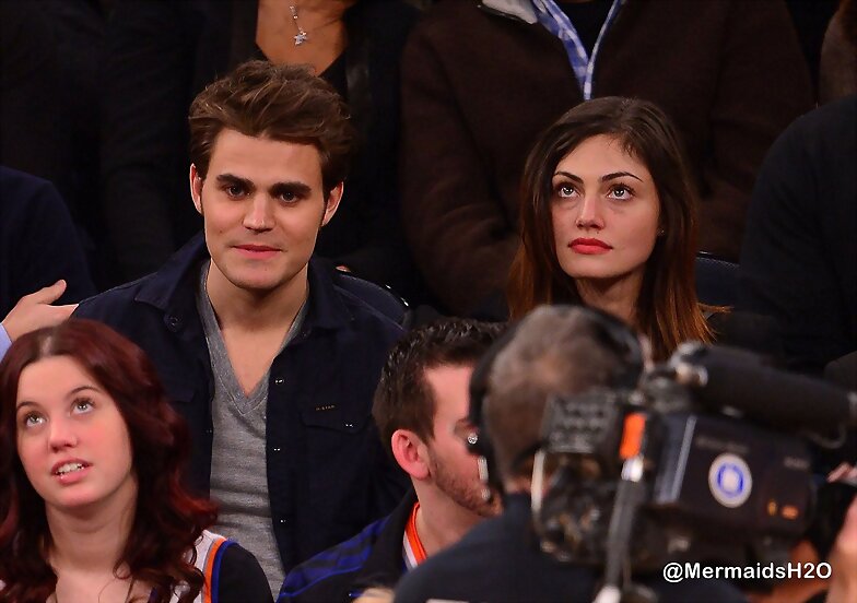 Phoebe Tonkin & Paul Wesley - Lakers game 2014