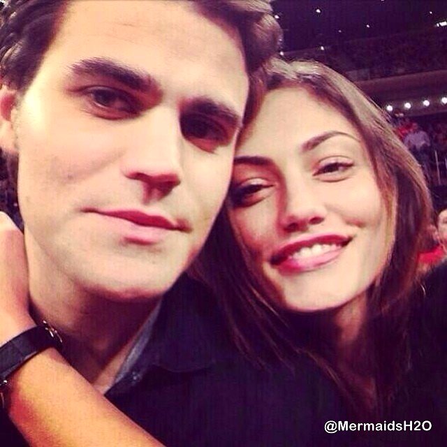 Phoebe Tonkin & Paul Wesley - Lakers game 2014
