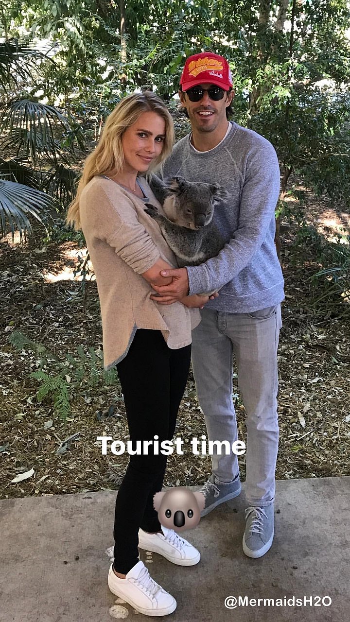 Claire Holt con su novio Andrew Joblon