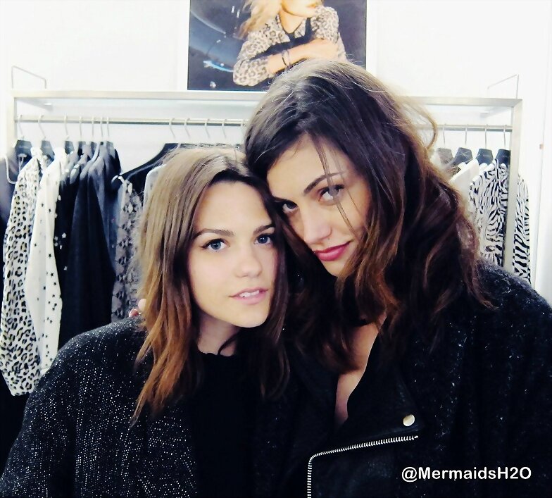 Phoebe Tonkin - 2014 Marc Jacbos Daisy Chain Twe..