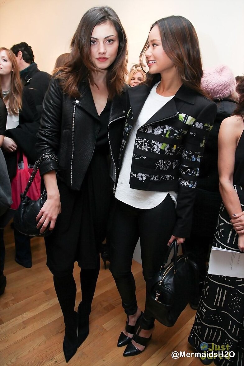 Phoebe Tonkin - 2014 Marc Jacbos Daisy Chain Twe..