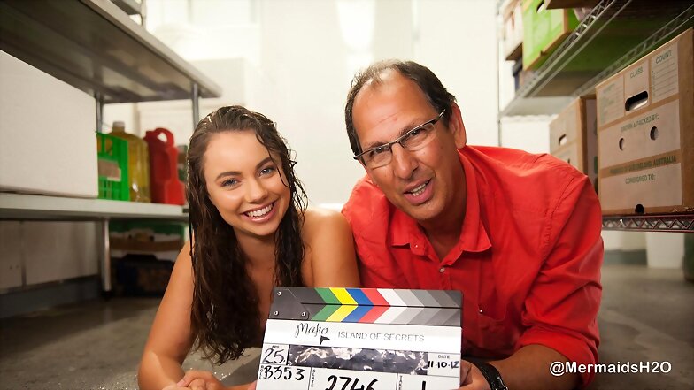 Ivy Latimer y el creador de H2O y Mako Mermaids