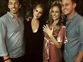 Claire Holt y Andrew Joblon c amigos comprometidos