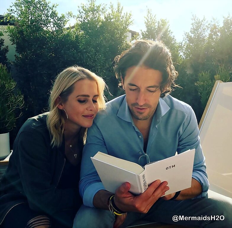 Claire Holt con su novio Andrew Joblon | Nov 2017