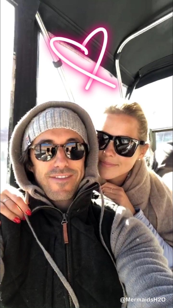 Claire Holt y novio Andrew Joblon en Lake Powell