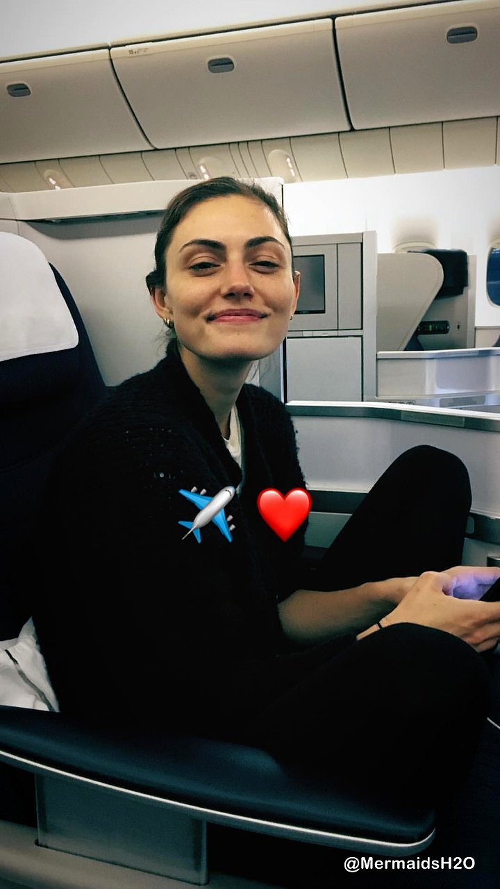 Phoebe Tonkin - Instagram Story Diciembre 2017