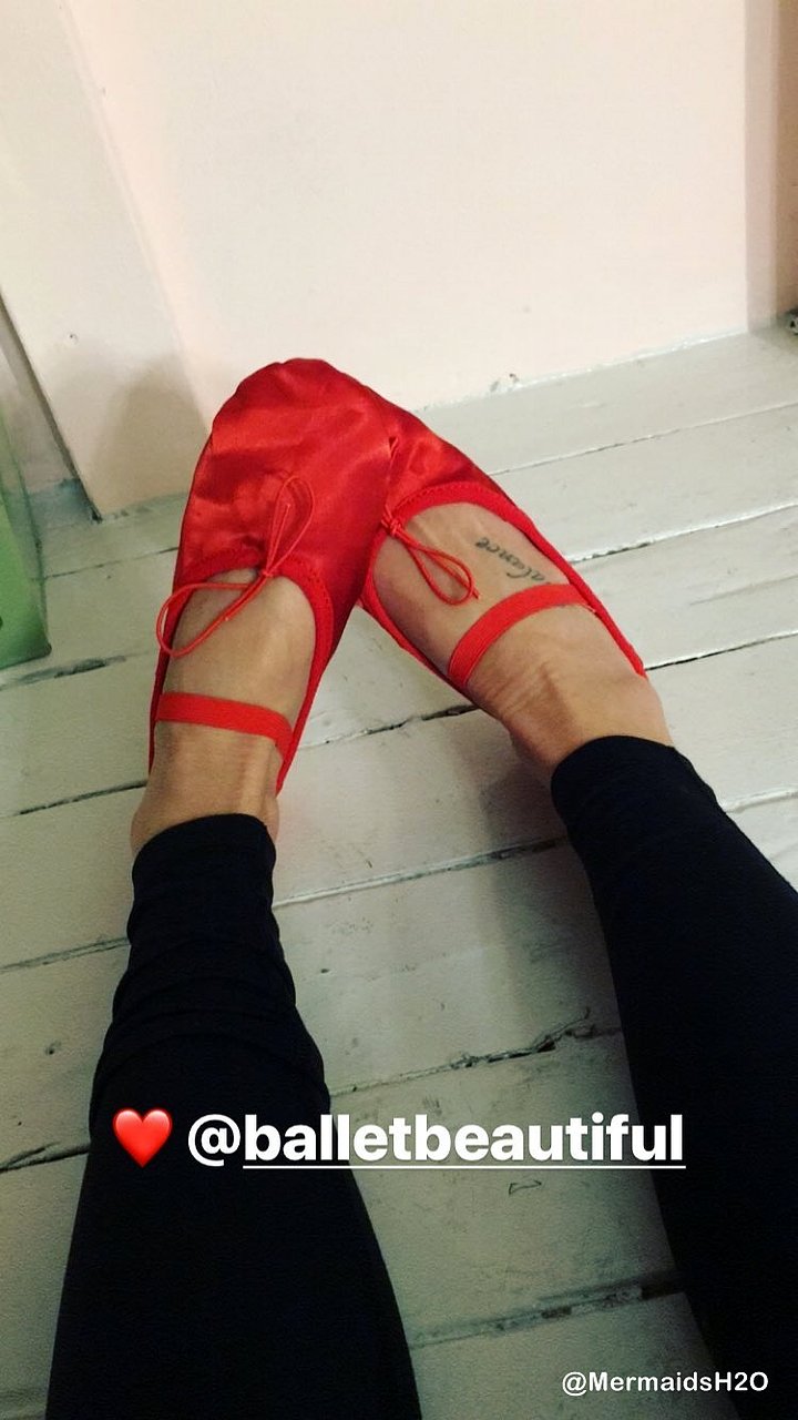 Phoebe Tonkin en ballet | Dec 2017