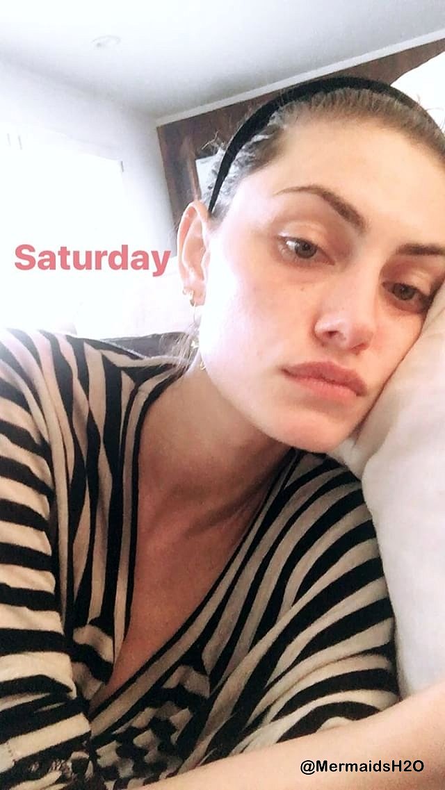 Phoebe Tonkin en un sabado