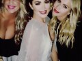 Claire Holt en la boda de una amiga | 2017
