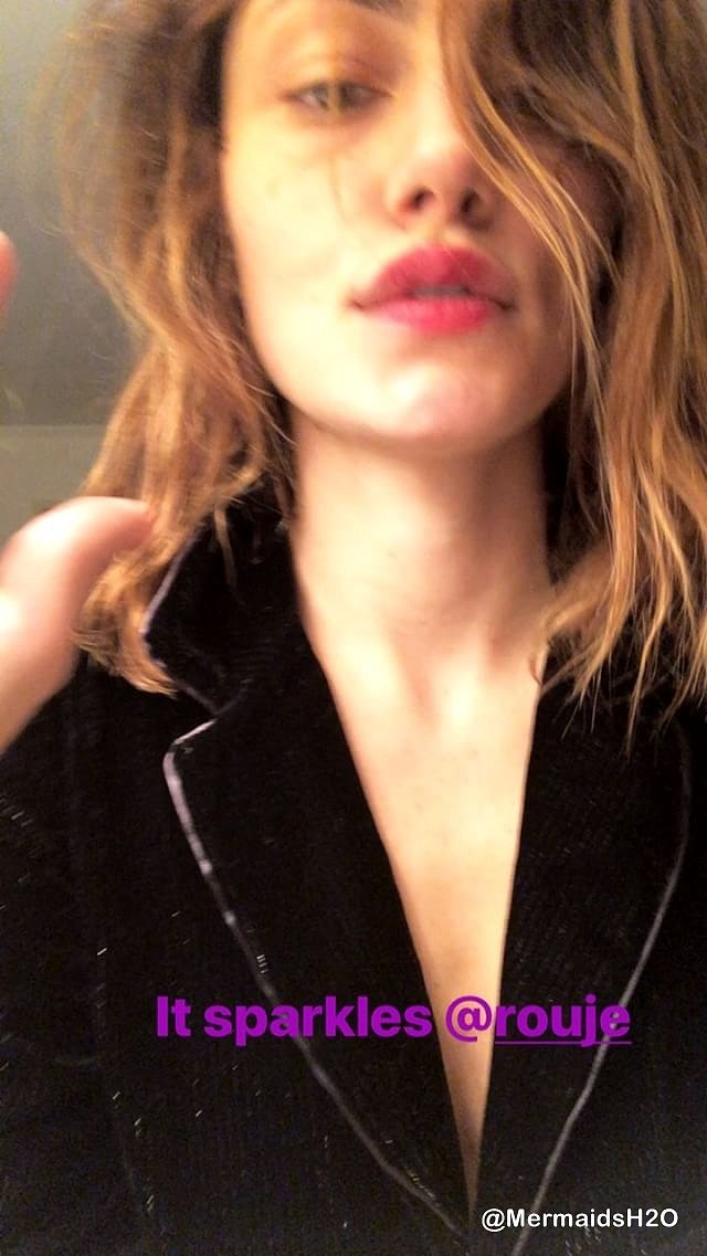 Phoebe Tonkin - Instagram Story Diciembre 2017