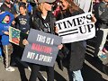 Phoebe Tonkin &amp; Lara W en el Women&#039;s March LA 2018