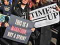 Phoebe Tonkin &amp; Lara W en el Women&#039;s March LA 2018