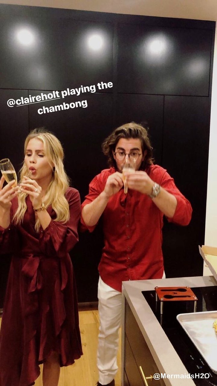 Claire Holt celebrando el año nuevo 2018
