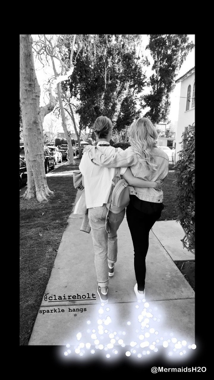 Claire Holt con su hermana Madeline Holt