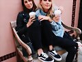 Claire Holt con su amiga Stacey Kenealy