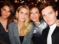 Claire Holt y sus amigos australianos