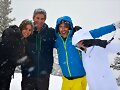 Claire Holt y Andrew Joblon con amigos en la nieve