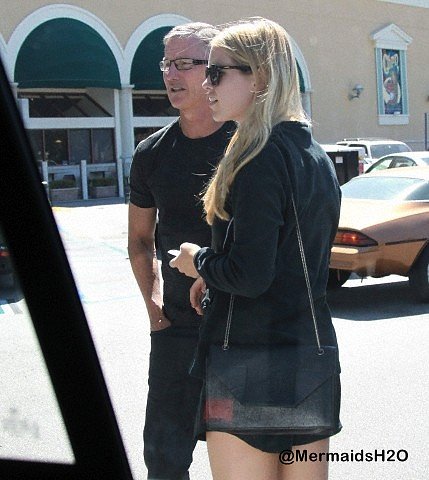 Claire Holt con su padre y hermano en LA, Apr 2014