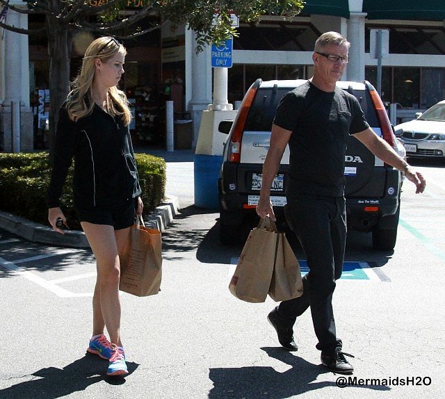 Claire Holt con su padre y hermano en LA, Apr 2014