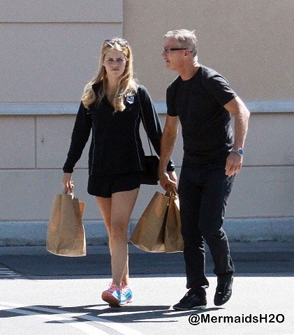Claire Holt con su padre y hermano en LA, Apr 2014