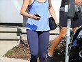 Claire Holt y su hermano Alex saliendo de gym 2014