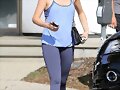 Claire Holt y su hermano Alex saliendo de gym 2014