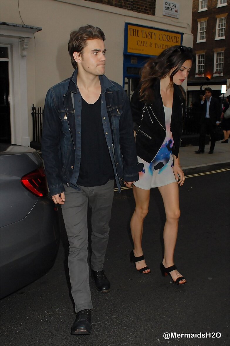 Phoebe Tonkin & Paul Wesley en Londres, July 2014