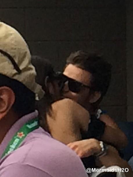 Phoebe Tonkin & Paul Wesley en US Open, Aug 2014