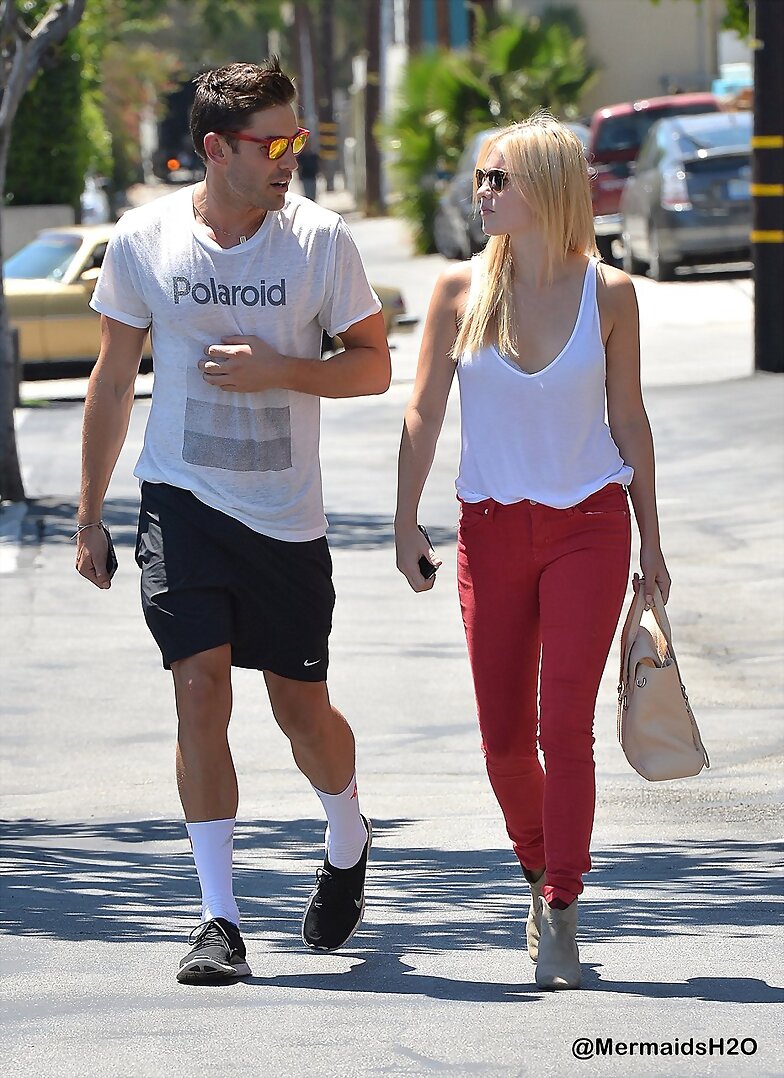 Claire Holt y su amigo Nick Hounslow en LA, 2014