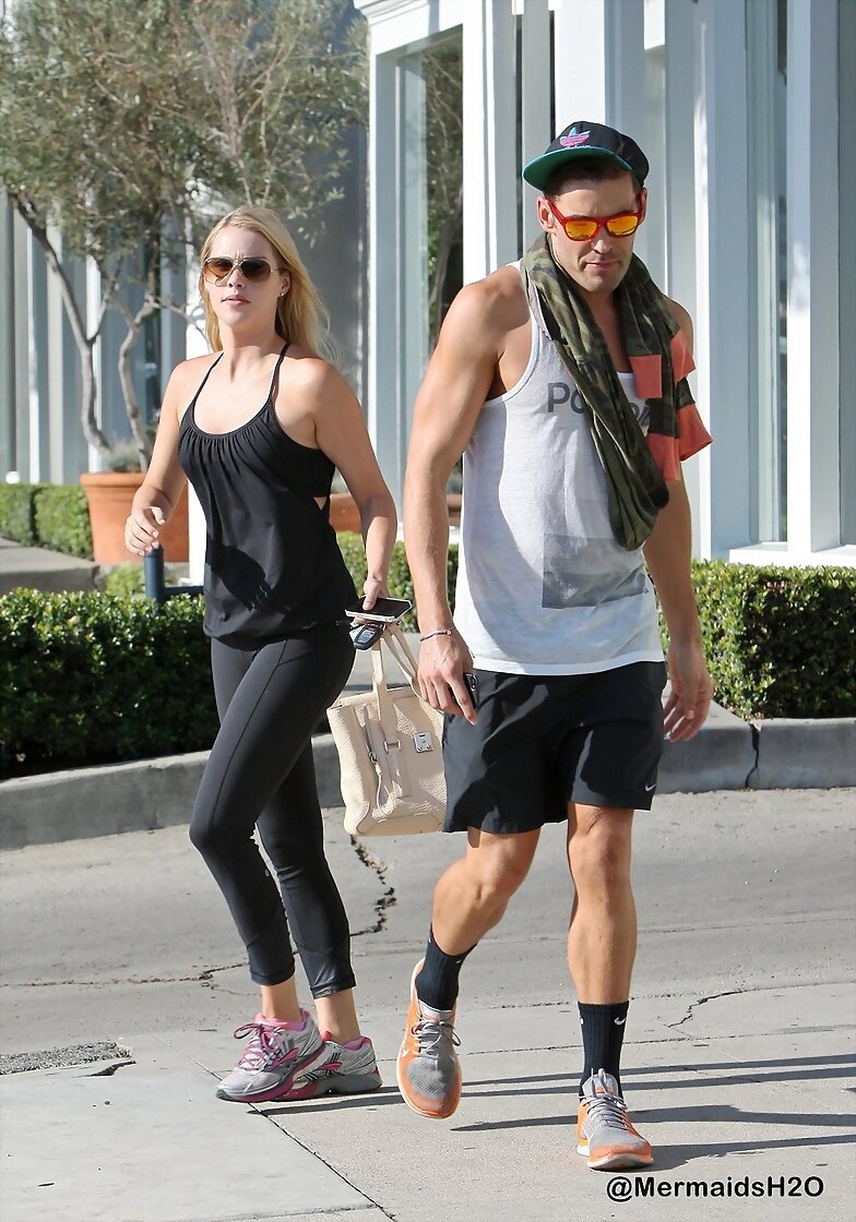 Claire Holt saliendo del gym en LA, Aug 13, 2014