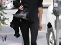Phoebe Tonkin en Los Angeles (Dec 17, 2014)