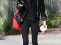 Phoebe Tonkin en Los Angeles (Dec 17, 2014)
