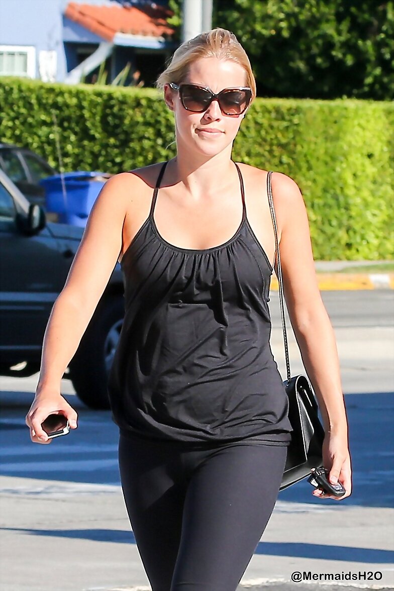 Claire Holt en Los Angeles (Sept 9, 2014)