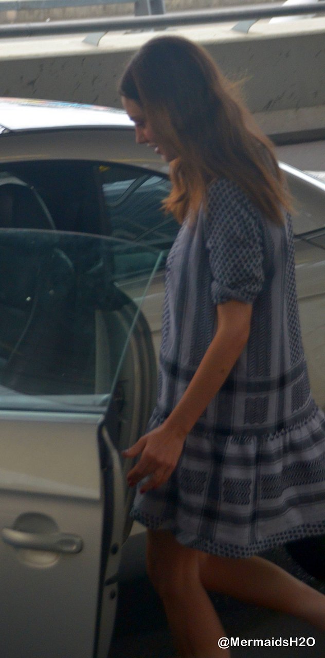 Phoebe Tonkin en aeropuerto Sydney, Dec 27, 2014