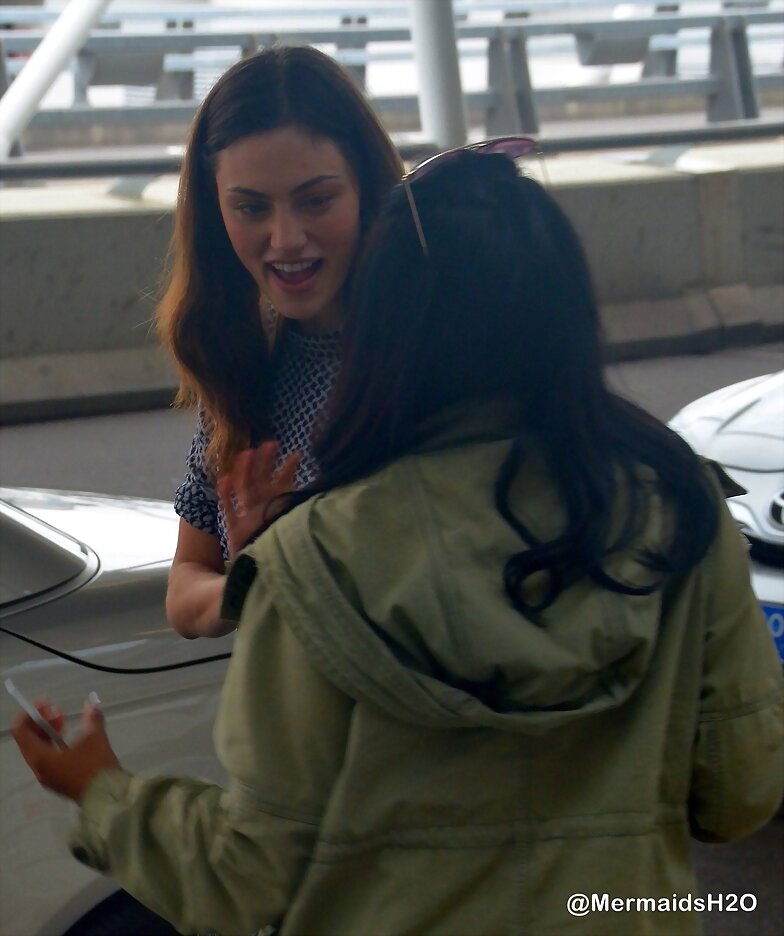 Phoebe Tonkin en aeropuerto Sydney, Dec 27, 2014