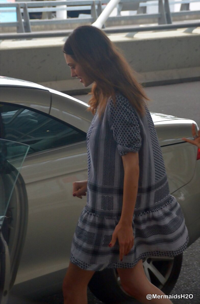 Phoebe Tonkin en aeropuerto Sydney, Dec 27, 2014